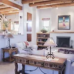 Bishop\'S Villa K Three-Bedroom Condo