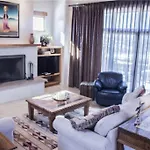 Bishop\'S Villa K Three-Bedroom Condo