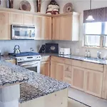 Bishop\'S Villa K Three-Bedroom Condo