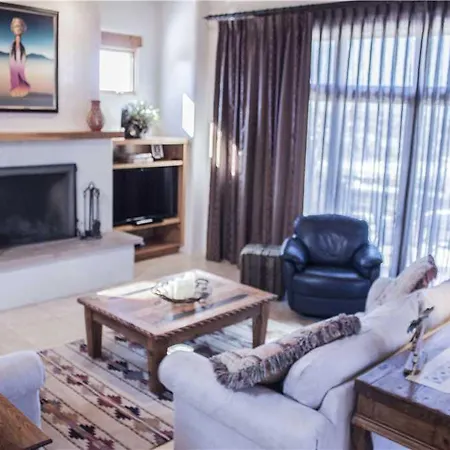 Bishop's K Three-bedroom Apartment Santa Fe