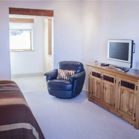 Bishop's K Three-bedroom *