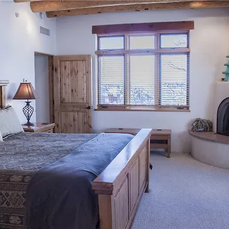 Bishop's K Three-bedroom Apartment