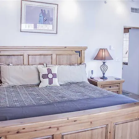 Bishop's K Three-bedroom Apartment *