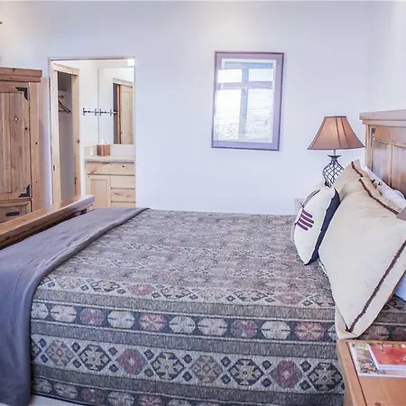 Bishop's K Three-bedroom Apartment Santa Fe
